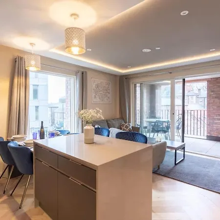Апартаменты Luxury 2 Bedroom With Private Parking *