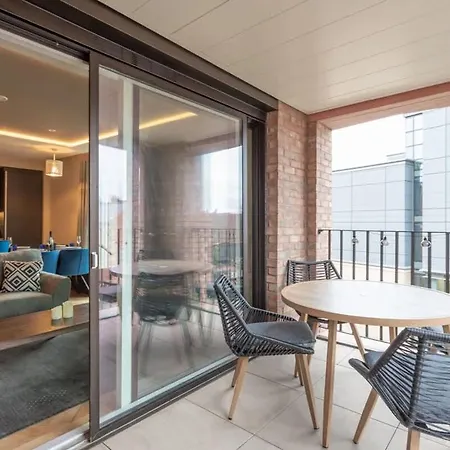 Апартаменты Luxury 2 Bedroom With Private Parking Йорк