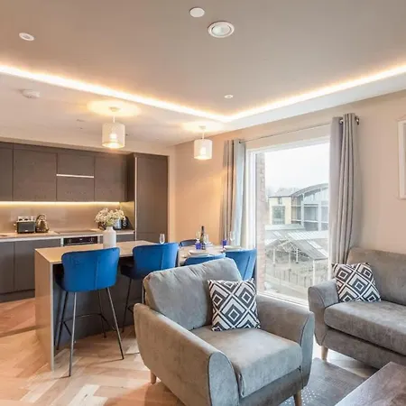 Luxury 2 Bedroom With Private Parking Апартаменты