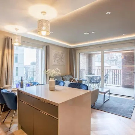 Luxury 2 Bedroom With Private Parking Йорк