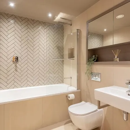 Luxury 2 Bedroom With Private Parking Апартаменты