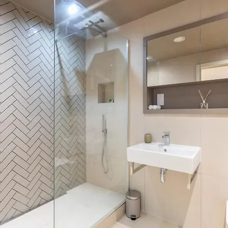 Luxury 2 Bedroom With Private Parking شقة يورك