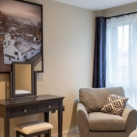 Апартаменты Luxury 2 Bedroom With Private Parking Йорк
