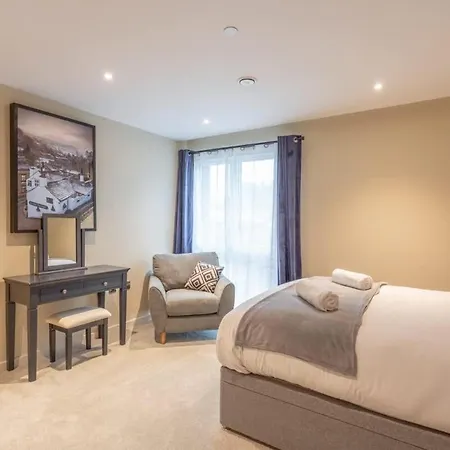 Апартаменты Luxury 2 Bedroom With Private Parking Йорк