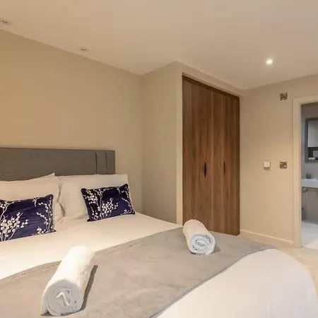 شقة Luxury 2 Bedroom With Private Parking